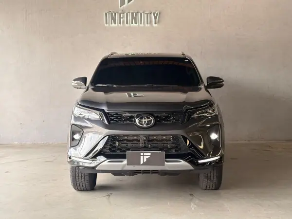Toyota Hilux SW4 SRX Platinum, foto 2 de 2